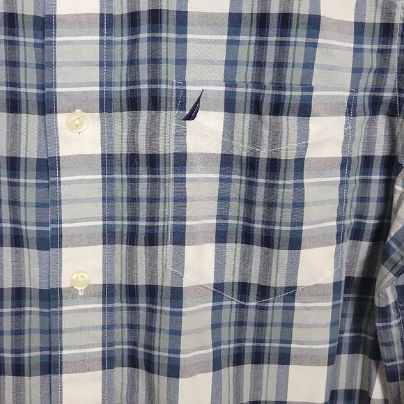 Nautica Plaid Button-down, Size M - Picture 2 of 6